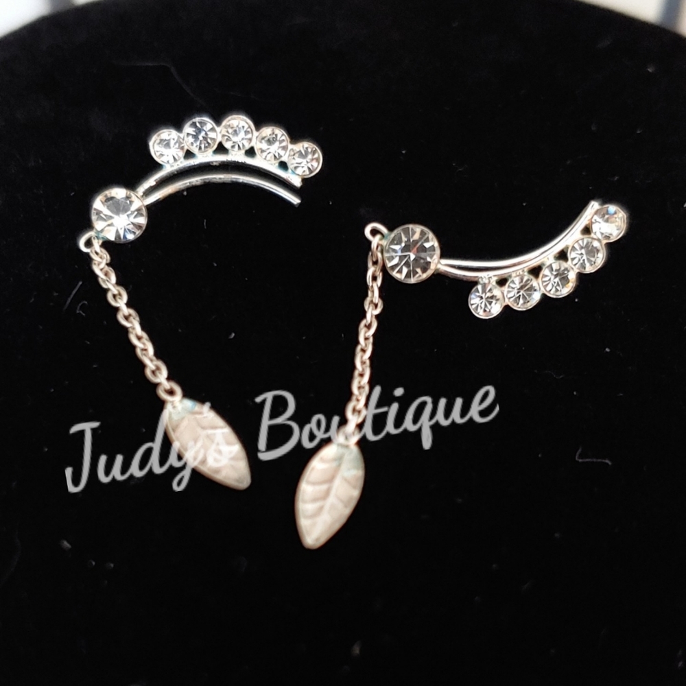 ❤️❤️Dangle Leaf Ear Pin Earrings